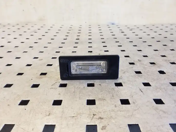 Audi A4 S4 B8 8K (2007 - 2011) 8T0943021 Подсветка номера — фото 1