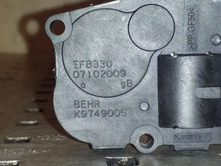 Audi A4 S4 B8 8K (2007 - 2011) K9749005 Двигатель задвижки потока воздуха — фото 4