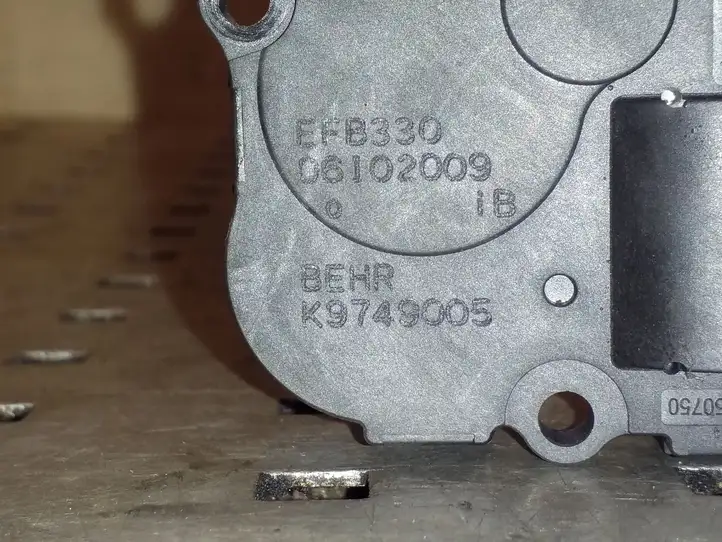 Audi A4 S4 B8 8K (2007 - 2011) K9749005 Двигатель задвижки потока воздуха — фото 4