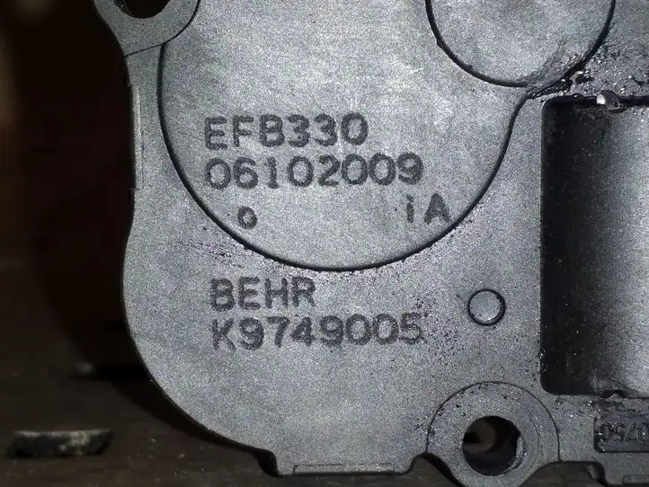 Audi A4 S4 B8 8K (2007 - 2011) K9749005 Двигатель задвижки потока воздуха — фото 5