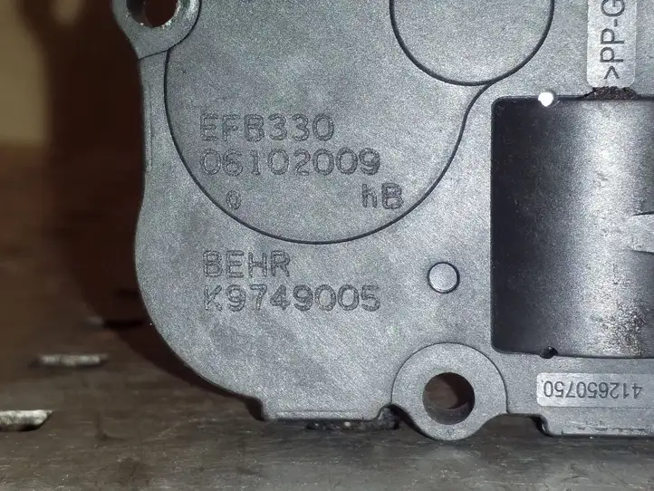 Audi A4 S4 B8 8K (2007 - 2011) K9749005 Двигатель задвижки потока воздуха — фото 4