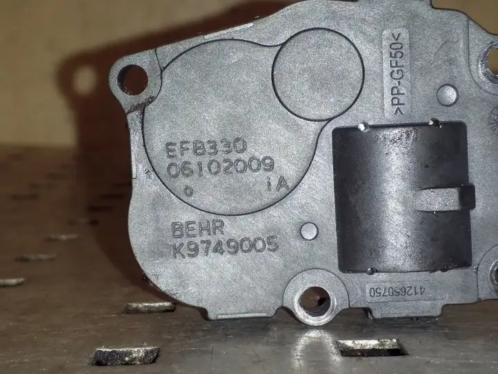 Audi A4 S4 B8 8K (2007 - 2011) K9749005 Двигатель задвижки потока воздуха — фото 4