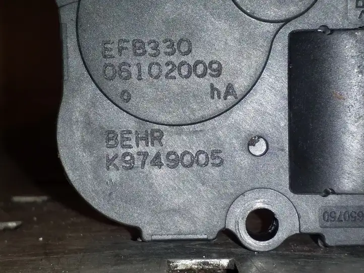 Audi A4 S4 B8 8K (2007 - 2011) K9749005 Двигатель задвижки потока воздуха — фото 4