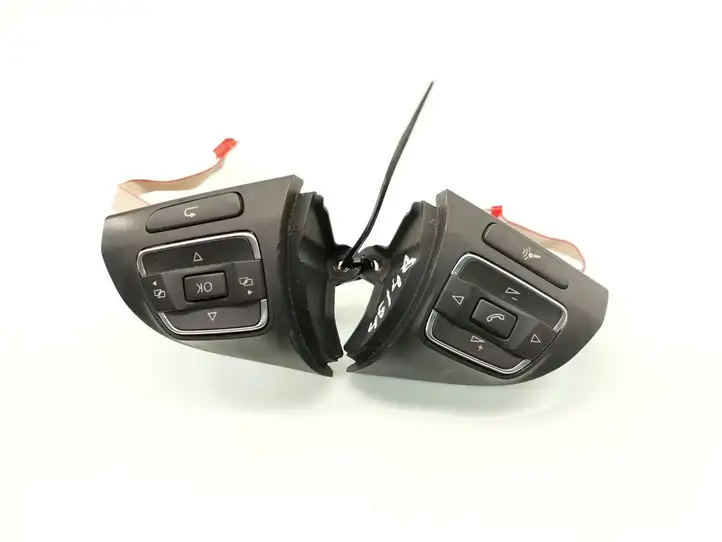 Volkswagen Tiguan (2011 - 2016) 5C0959537A Кнопки на рулевом колесе — фото 1