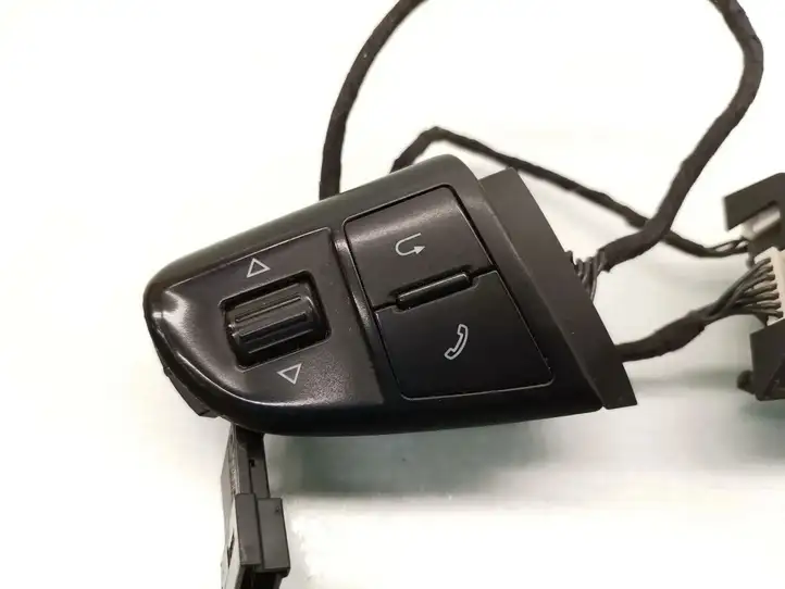 Skoda Octavia Mk2 (1Z) (2004 - 2013) 3T0959538E Кнопки на рулевом колесе — фото 3