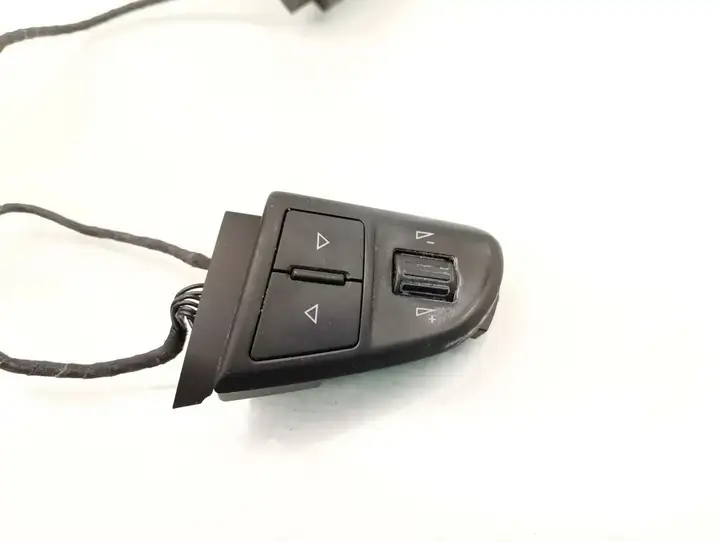 Skoda Octavia Mk2 (1Z) (2004 - 2013) 3T0959537B Кнопки на рулевом колесе — фото 2