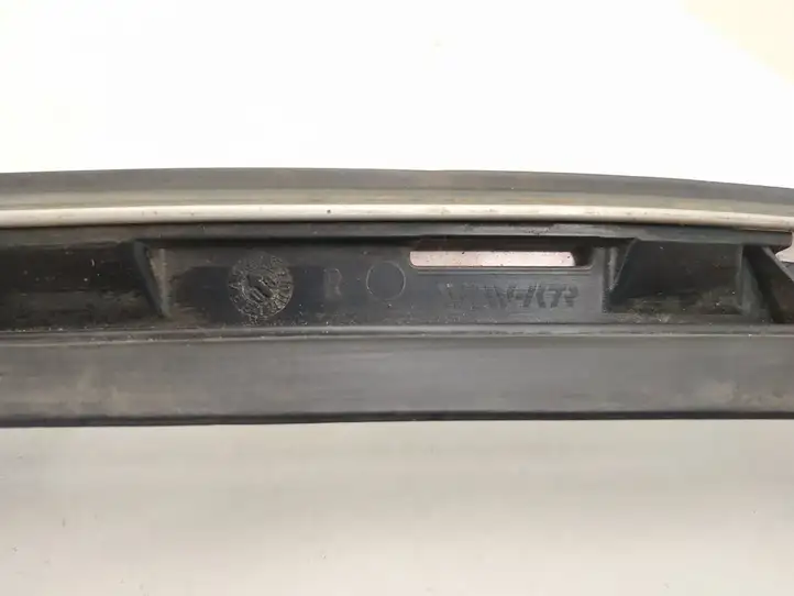 Mercedes-Benz C W204 (2007 - 2014) A2046902062 Накладка стоек лобового стекла — фото 5