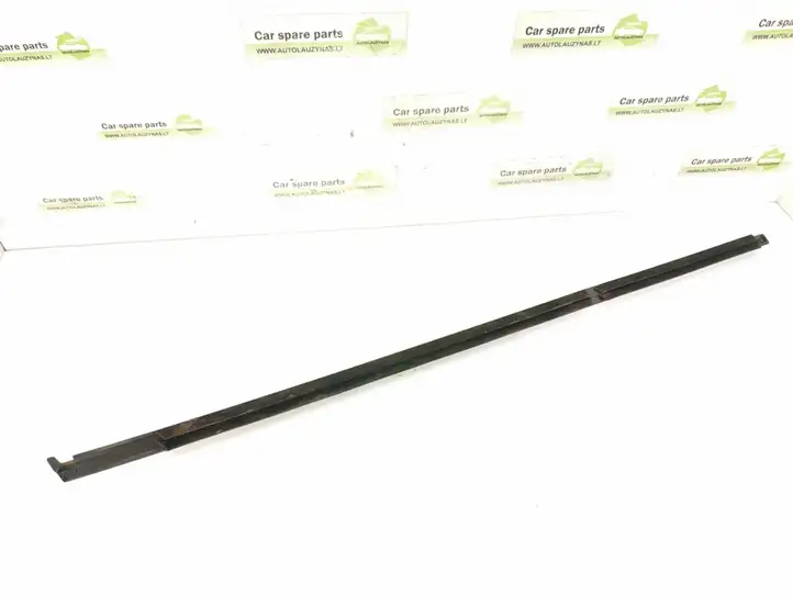Mercedes-Benz CLA C117,X117,W117 (2013 - 2019) 1777350300 Накладка стекла задней двери — фото 5