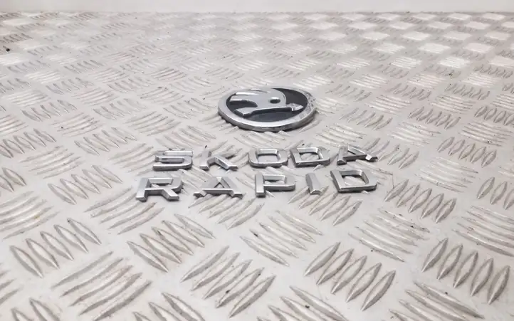 Skoda Rapid (NH) (2012 - 2019) 5JJ853621 Эмблема производителя — фото 3