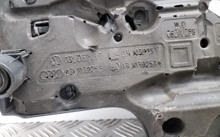 Skoda Yeti (5L) (2009 - 2012) 03L103925AA Крышка двигателя декоративная — фото 3