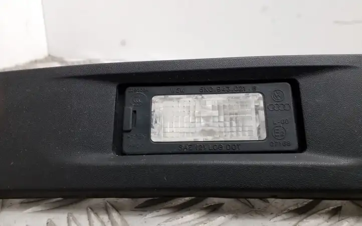 Volkswagen Tiguan (2011 - 2016) 5N08273335K Подсветка номера — фото 2