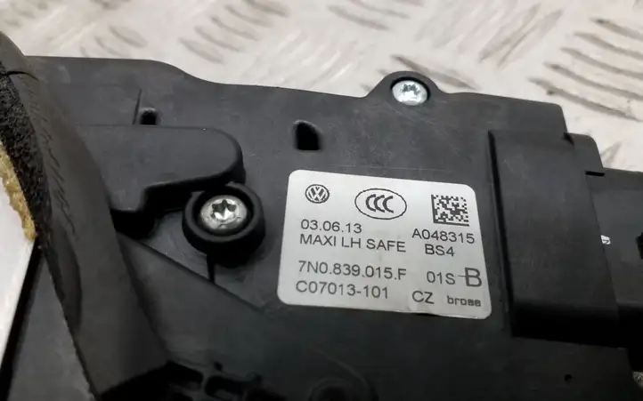 Volkswagen Sharan (2010 - 2015) 7N0839015F Замок раздвижной двери — фото 3