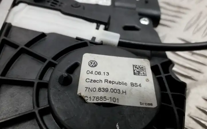 Volkswagen Sharan (2010 - 2015) 7N0839015F Замок раздвижной двери — фото 4