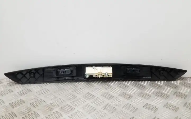 Volkswagen Tiguan (2011 - 2016) 5N0827335L Подсветка номера — фото 2