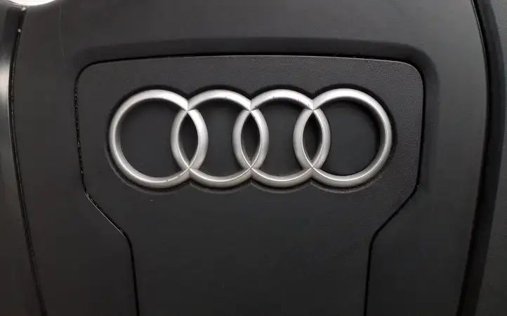 Audi A6 C7 (2011 - 2014) 03L103925AB Крышка двигателя декоративная — фото 2