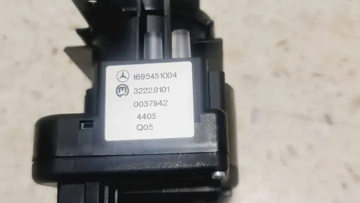 Mercedes-Benz A W169 (2004 - 2012) 1695451004 Включатель фонарей — фото 4