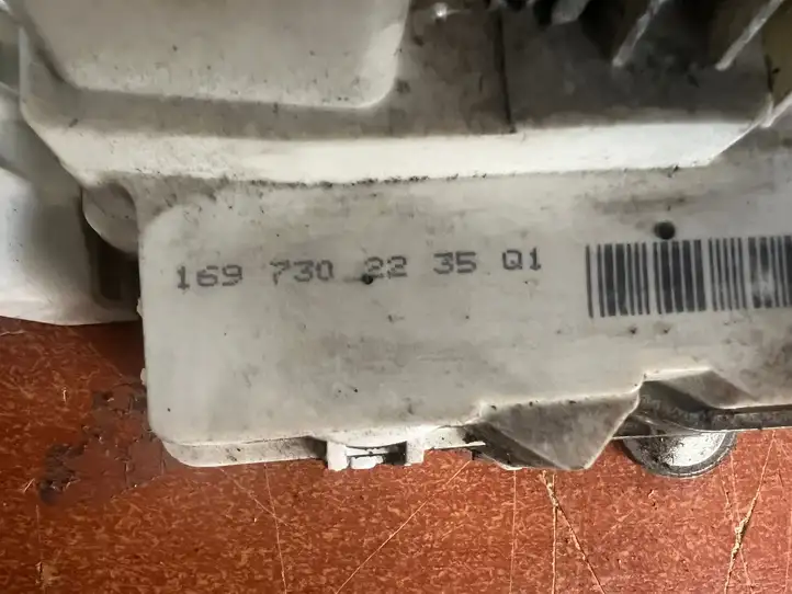 Mercedes-Benz A W169 (2004 - 2012) 1697302235Q1 Замок задней двери — фото 2