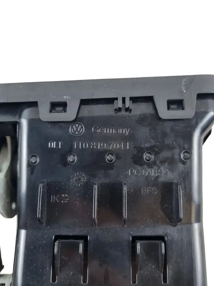 Volkswagen Touran II (2010 - 2016) 1T0819704E Боковой воздушный дефлектор — фото 4