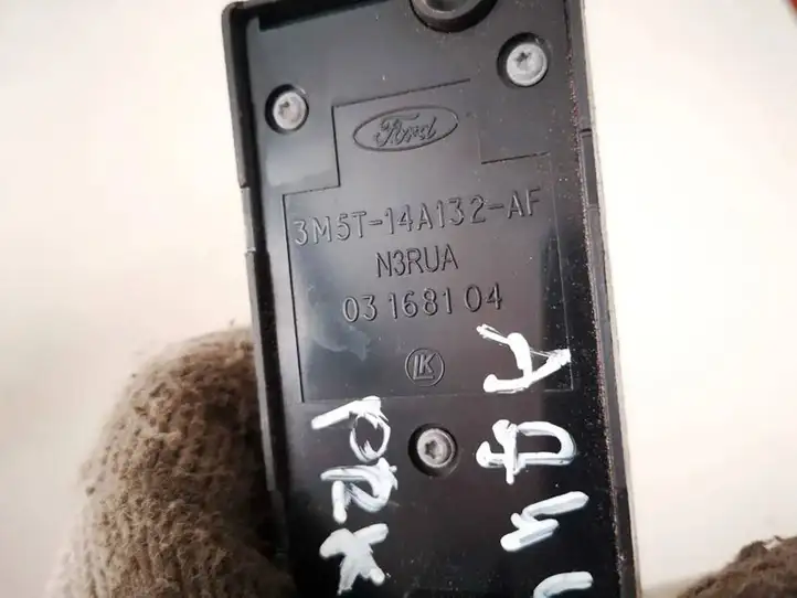 Ford Focus (1998 - 2004) 3m5t14a132af Кнопка стеклоподъемников — фото 3