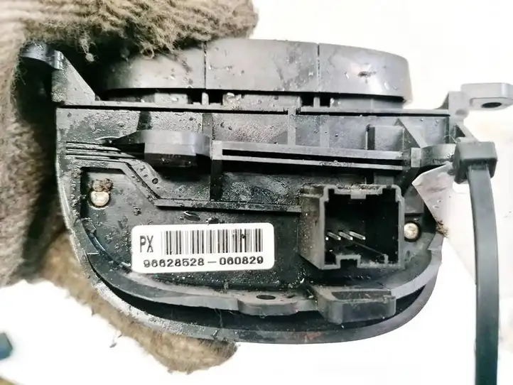 Chevrolet Captiva (2006 - 2011) 96628528 Кнопки на рулевом колесе — фото 3