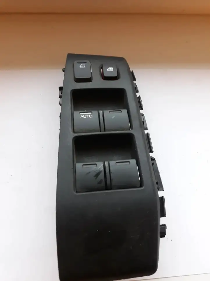 Honda Jazz (2008 - 2014) M38467 Кнопка стеклоподъемников — фото 1
