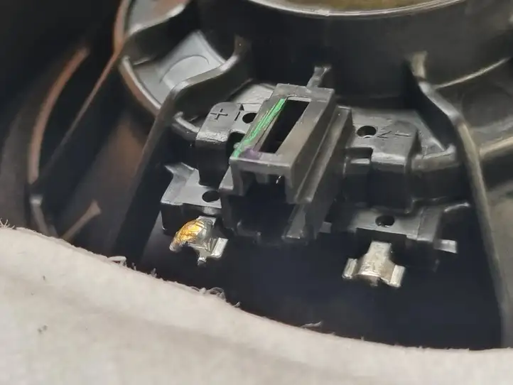 Tesla Model Y (2019 - 2024) 169729599G Обшивка задней двери — фото 6