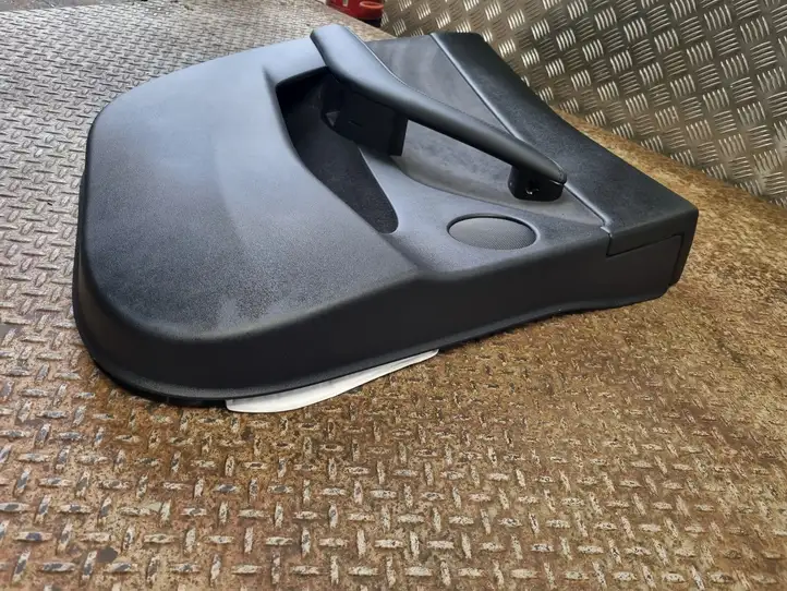 Tesla Model Y (2019 - 2024) 169729599G Обшивка задней двери — фото 10