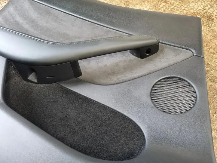 Tesla Model Y (2019 - 2024) 169729599G Обшивка задней двери — фото 11