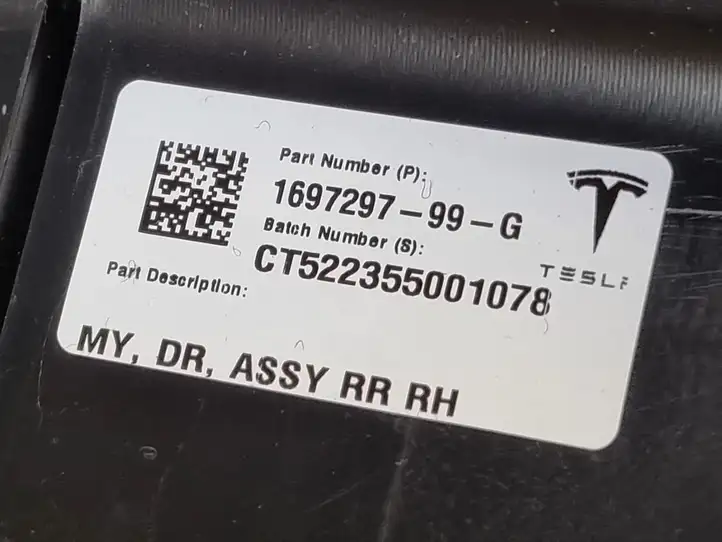 Tesla Model Y (2019 - 2024) 169729799G Обшивка задней двери — фото 6