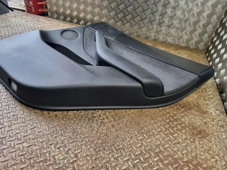Tesla Model Y (2019 - 2024) 169729799G Обшивка задней двери — фото 10
