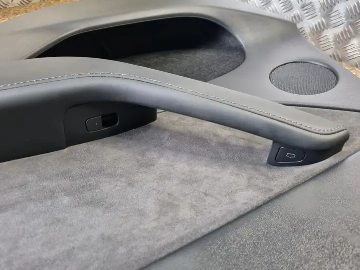 Tesla Model Y (2019 - 2024) 169729799G Обшивка задней двери — фото 15