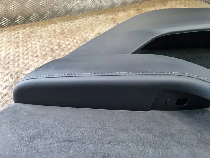Tesla Model Y (2019 - 2024) 169729799G Обшивка задней двери — фото 16