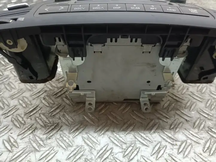 Toyota Corolla E120 E130 (2000 - 2004) 8612002260 Магнитола / мультимедийная система — фото 3
