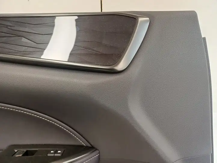 Lexus NX (2021 - ) 67602X1009 Обшивка передней двери — фото 4