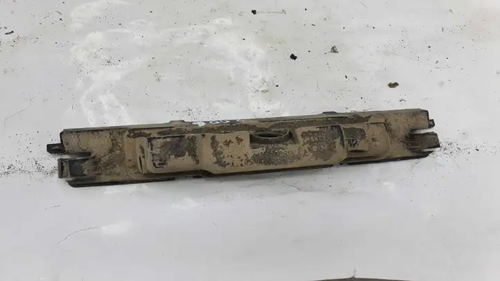 Toyota Yaris (2005 - 2009) Подсветка номера — фото 3