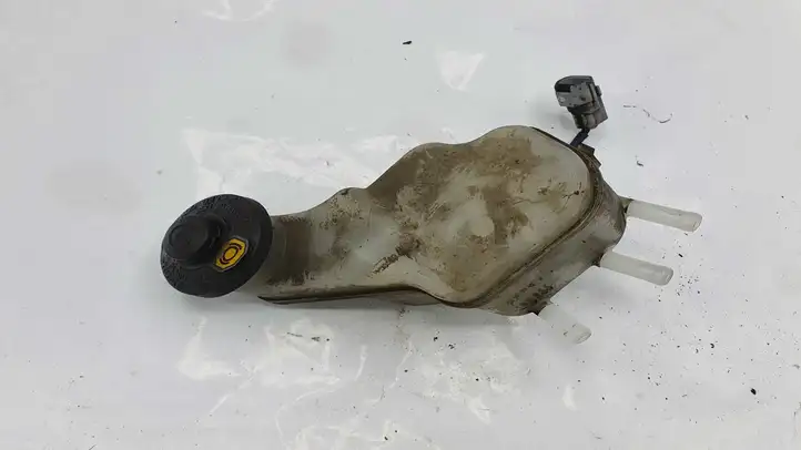 Toyota Avensis Verso (2001 - 2004) Бачок тормозной жидкости — фото 1