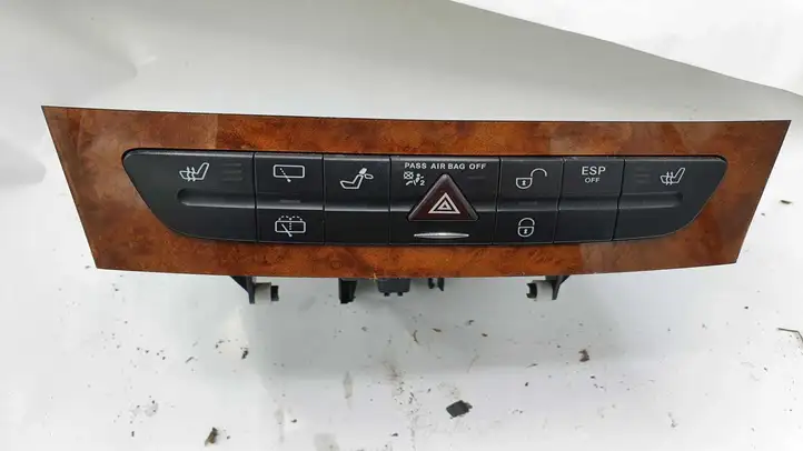 Mercedes-Benz E W211 (2002 - 2009) A2116800552 Блок кнопок на панели — фото 1