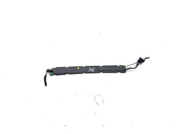 824612113 BMW 5 E60 E61 Antenos stiprintuvas