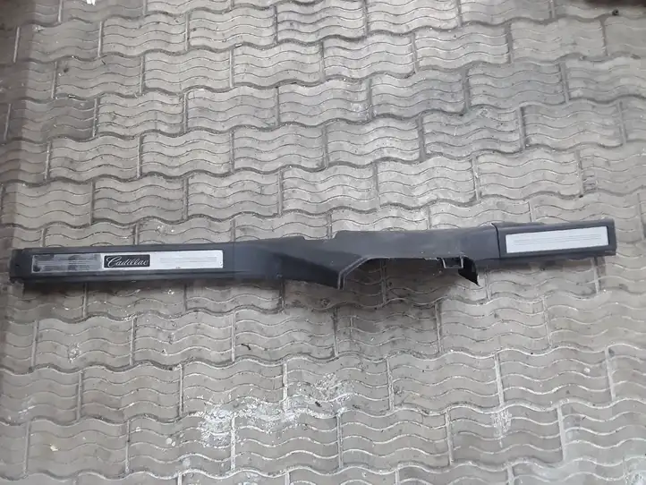 Cadillac SRX (2009 - 2012) L0196821 Внутренняя отделка переднего порога — фото 4