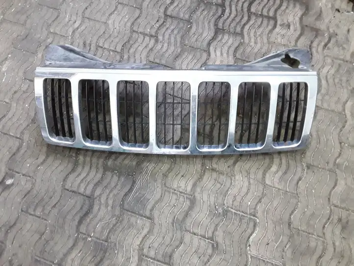 Jeep Grand Cherokee (WK) (2004 - 2010) 55156814AE Верхняя решетка радиатора — фото 1