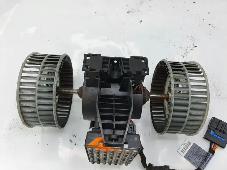 BMW 5 E60 E61 (2004 - 2010) 2351411 Вентилятор печки — фото 2