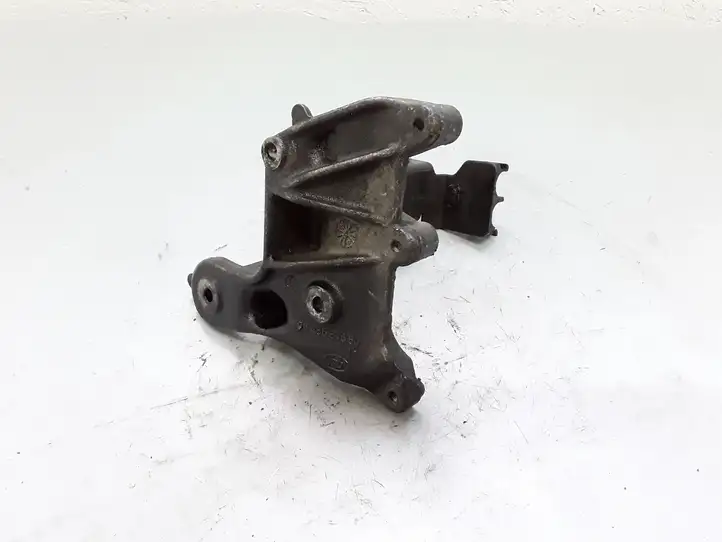 Peugeot 307 CC (2001 - 2005) 9648584680 Кронштейн охладителя EGR — фото 3