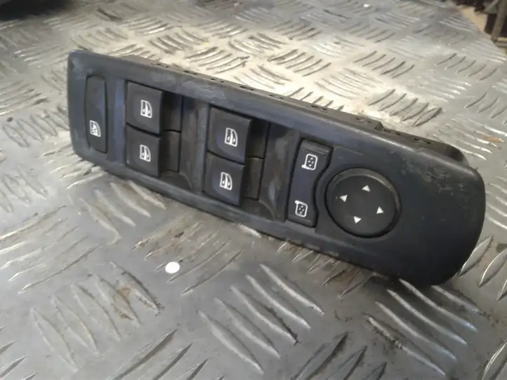 Renault Laguna III (2007 - 2015) 809610007R Блок кнопок стеклоподъемников — фото 1
