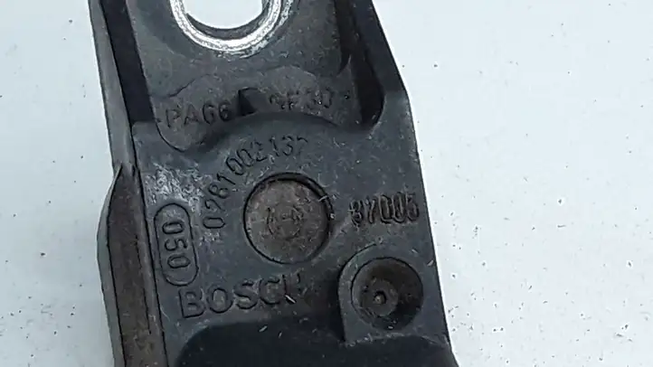 Opel Astra G (1998 - 2004) 0281002137 Датчик давления воздуха впуска — фото 2