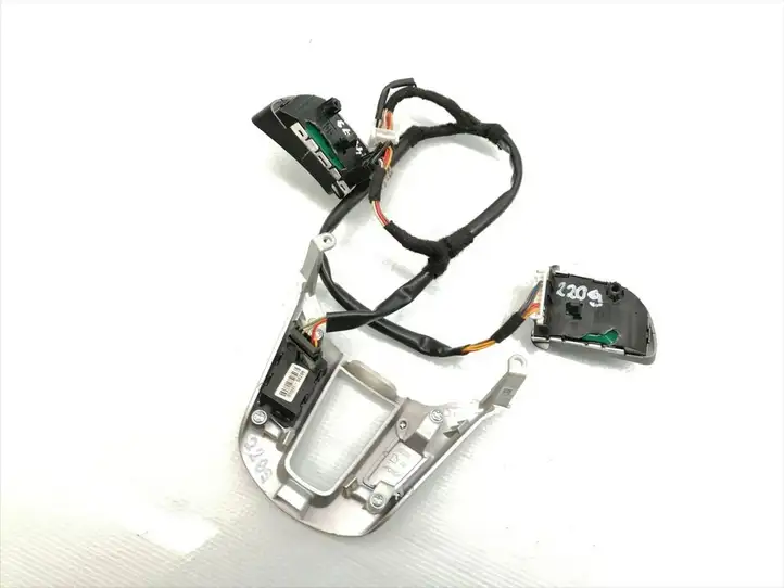 Kia Ceed (2006 - 2010) 96720-1H200 Кнопки на рулевом колесе — фото 5