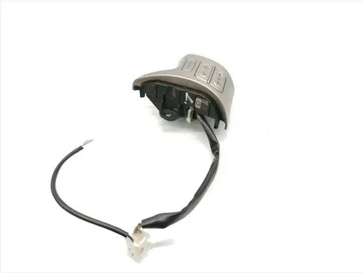 Toyota Auris 150 (2006 - 2012) Кнопки на рулевом колесе — фото 2
