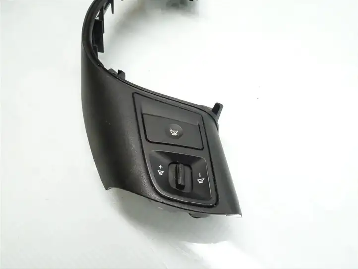 Kia Venga (2010 - 2014) Кнопки на рулевом колесе — фото 4