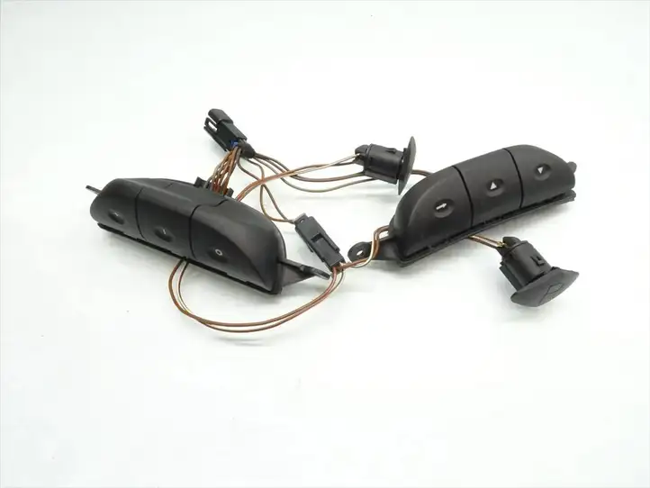 Opel Astra G (1998 - 2004) 561159 Кнопки на рулевом колесе — фото 1