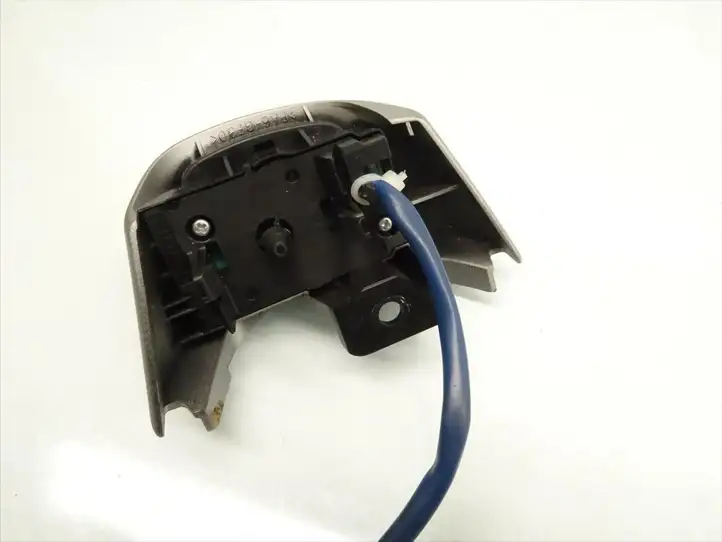 Toyota Yaris (2005 - 2009) Кнопки на рулевом колесе — фото 3
