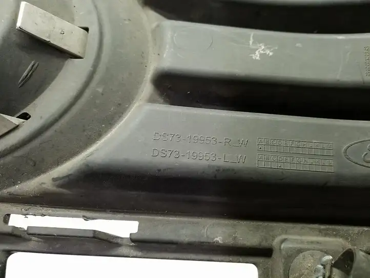 Ford Mondeo MK V (2014 - )  DS7319953 Декоративная решётка противотуманной фары